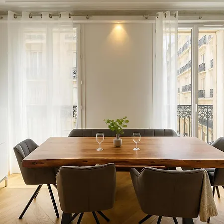Kwatera prywatna Salon Cosy Et Lumineux Proche Arc De Triomphe Paryż